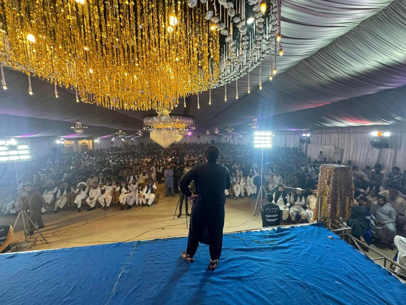 Keynote speaker addressing the crowd on stage at Historic Mailsi event